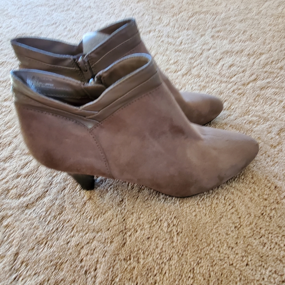BOOTS - Picture 3 of 7